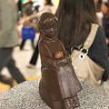 写真: 2011.02.13　横浜　赤い靴はいてた女の子にチョコ
