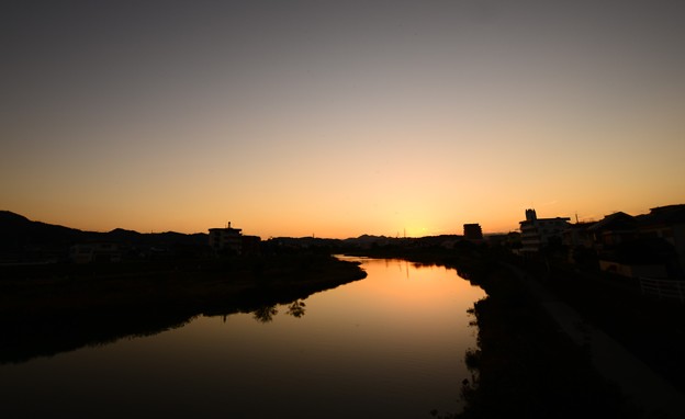 写真: 鏡川の夕暮れ