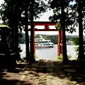 写真: 参道より芦ノ湖・・箱根神社・・19