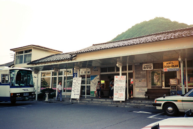 写真: 石見川本駅駅舎