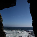 写真: 岩屋から海を2