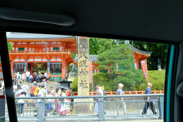 写真: 八坂神社の東楼門