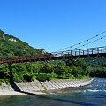 Photos: 秋晴れのあゆのつり橋矢祭山の奇岩群