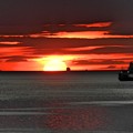 写真: コレヒドール島と夕陽