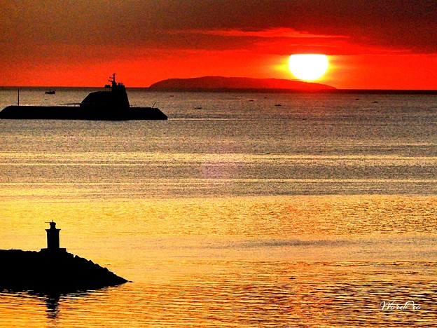 写真: マニラ湾今日の夕陽　「ヤクルトにブドウ糖あり砂糖あり」