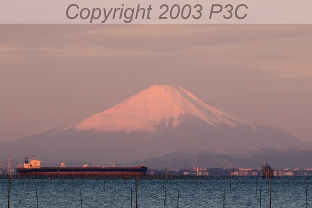 写真: 赤富士（中景）