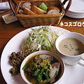 写真: 20110327 はとふら　＠　毛呂山　ランチ　豚肉の和風煮込み　ごぼうのスープ　パンなど