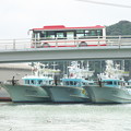 写真: 八尾川風景（１０）隠岐汽船場前へ向かうバス