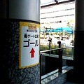 写真: 日本の夏、ポケモンの夏。大阪駅はポケモン目当てのちびっこでいっぱい。