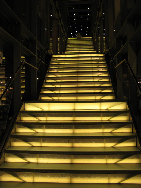 写真: 光りの階段0602s