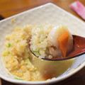 写真: 海鮮麺のスープを