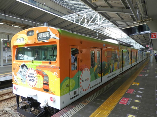 写真: 大阪環状線103系OSAKA POWER LOOPラッピング編成大阪2番発車