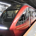 写真: 近鉄80000系ひのとり鶴橋発車