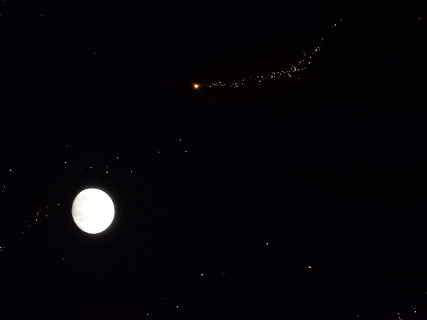 写真: お月さまとティンカーベル