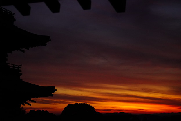 写真: 夕焼け空の切り絵 16
