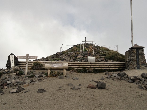 写真: 高千穂の峰山頂