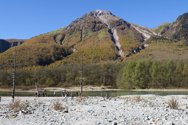写真: 151016-149焼岳登山と上高地・梓川と焼岳