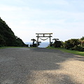 100514-60駐車場からの御崎神社の鳥居