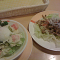 写真: (09.12.25) ジョナサン - 温泉卵のシーザーサラダ & きのこソテー 500円