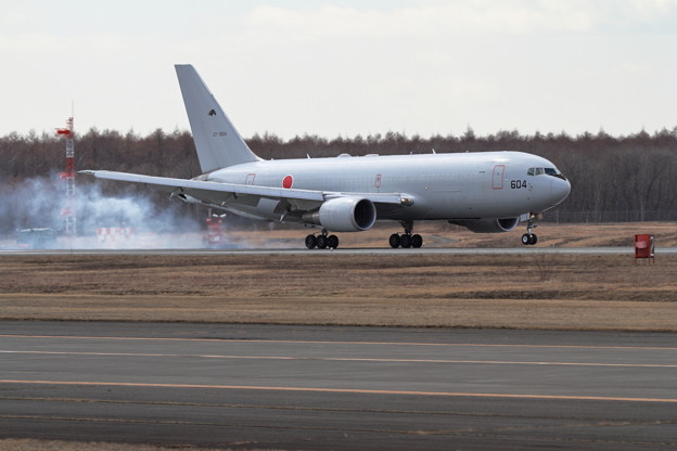 KC-767J 07-3604 定期便で飛来