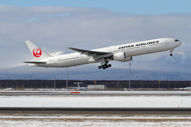 B777 JA8945 Japan Airlines