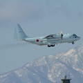 写真: C-130Rと恵庭岳