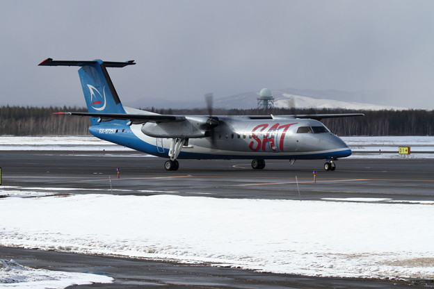 Photos: DHC-8-300 RA-67253 SAT塗装のAurora機