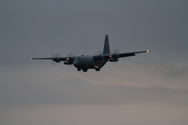 写真: C-130H AF74 067 approach