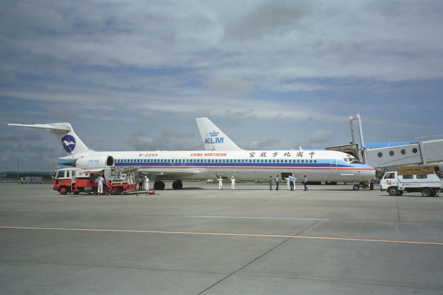 MD-90 B-2255 China Northern CTS 1998.06