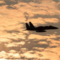 写真: F-15 夕焼け雲