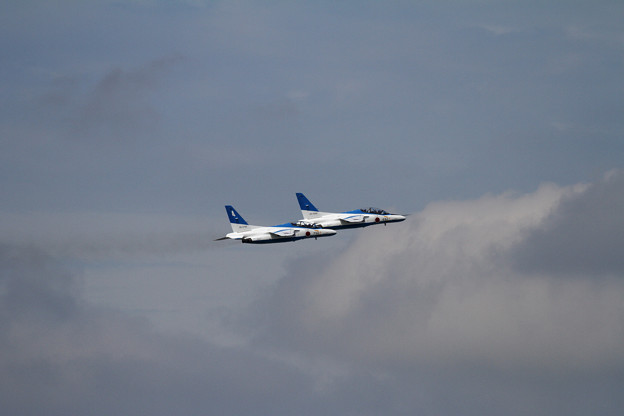 写真: T-4 Blue Impulse 帰投
