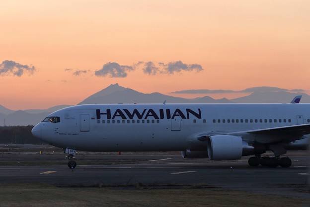 写真: B767 Hawaiian Air 到着(2)