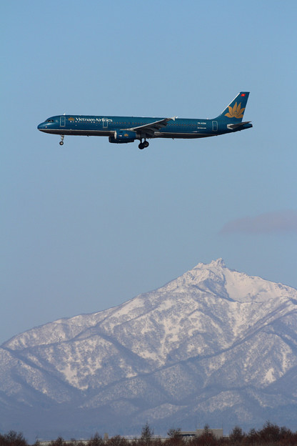 A321 Vietnam Airlines VN-A334 approach 恵庭岳