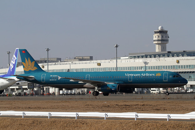 A321 Vietnam Airlines VN-A334 taxiing