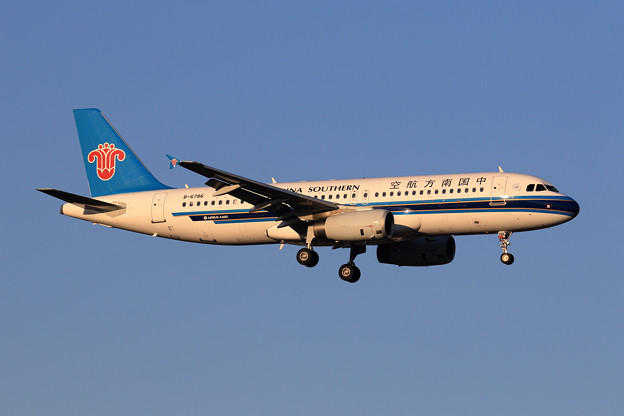 A320 China Southern Airlines B-6786 approach