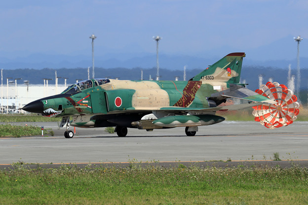 写真: RF-4E 501sq 47-6903 飛来(1)