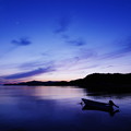 写真: 夕暮れの海
