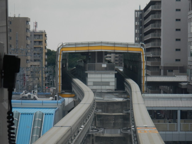 写真: Osaka Monorail / an elevated station