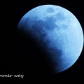写真: スーパーブルームーンの月食