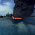 写真: サマール沖海戦での重巡「筑摩」の最期