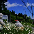 Photos: 花とお地蔵さん