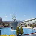 写真: 阪神競馬場　セントウルガーデン　セントウル像