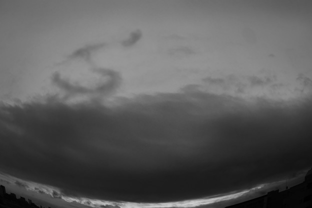 写真: 雲の上の竜