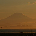 写真: 江ノ島大橋から夕焼けに染まる富士山２
