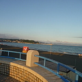 写真: 江ノ島大橋から東側海岸を望む２