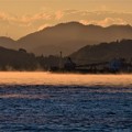 写真: 瀬戸内の 朝霧（けあらし）の海