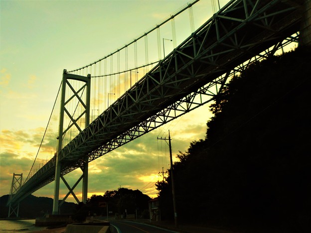 写真: しまなみ海道・因島大橋の夕暮れ＠夏の布刈瀬戸