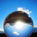 写真: 水晶玉の中の太陽