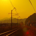 写真: 日豊本線・電車も通り過ぎて眩しい「フレアーなんか怖くない」(;^_^A