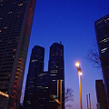 写真: 高層ビル群の黄昏